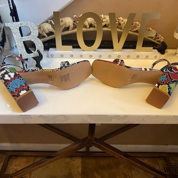 NWOT OR BOX.  FASHION NOVA MULTICOLORED SNAKE PRINT SANDAL SIZE 7.5 - Picture 9 of 11